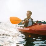 Comment pagayer plus vite en kayak : 5 astuces essentielles 🚤